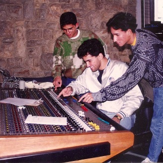Justo Morao, Alan González y José Morao grabando su primera producción "La verdadera historia"